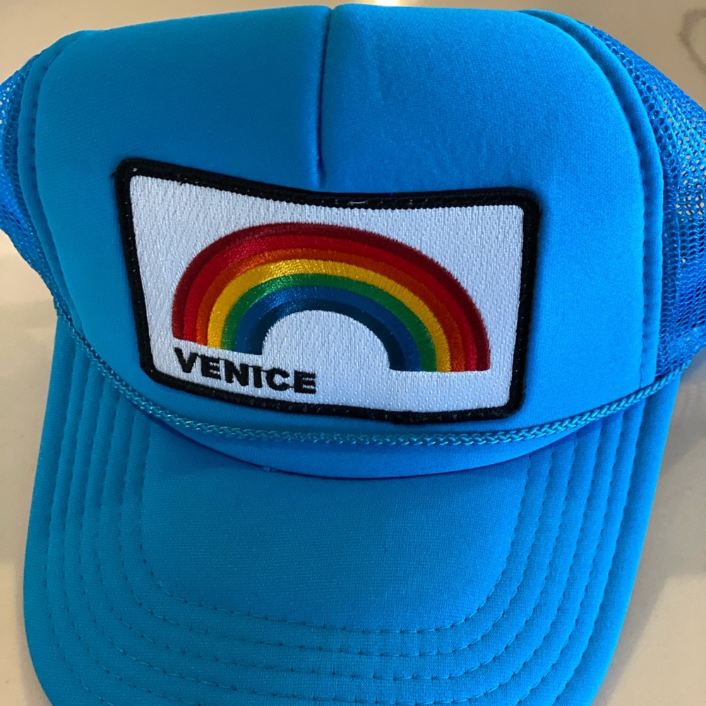 NWOT Aviator Nation Rainbow Venice Truckers Hat